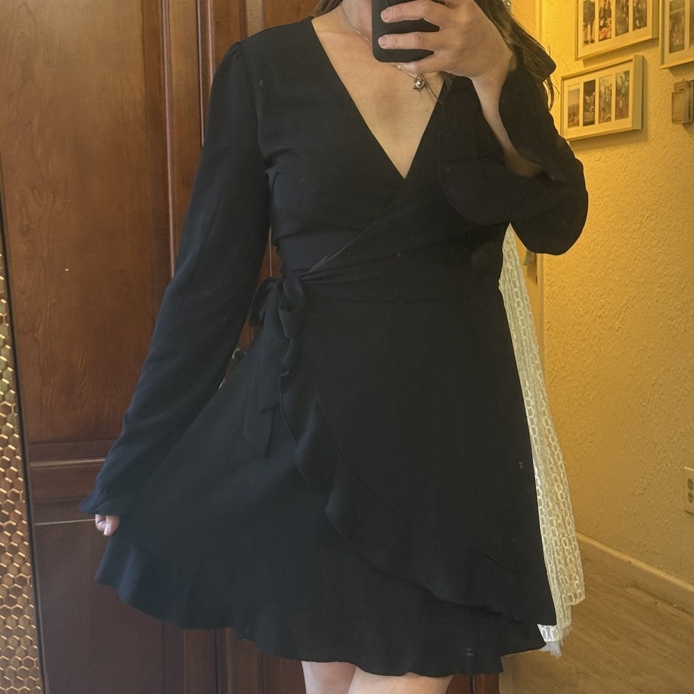 Anthropologie Lea & Viola Black Wrap Dress, Ruffle Hem Size Medium‎ Longe Sleeve